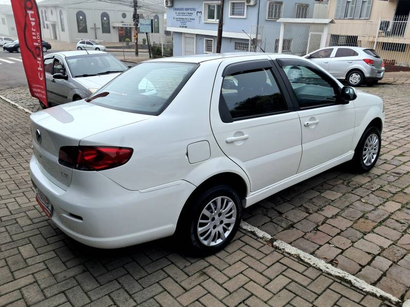 FIAT - SIENA - 2015/2015 - Branca - R$ 39.900,00
