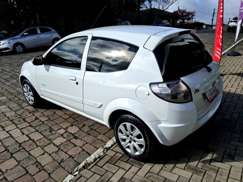 FORD - KA - 2012/2013 - Branca - R$ 31.900,00