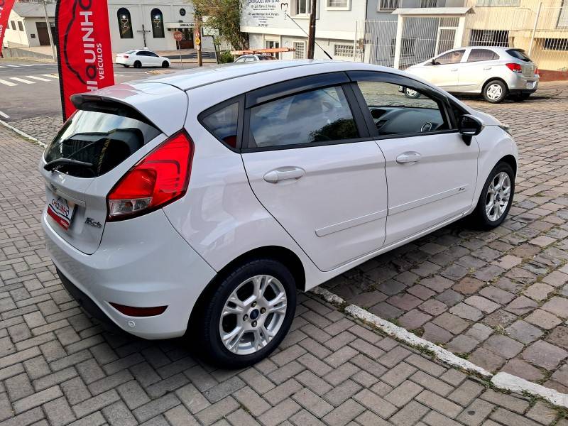 FORD - FIESTA - 2017/2017 - Branca - R$ 54.900,00
