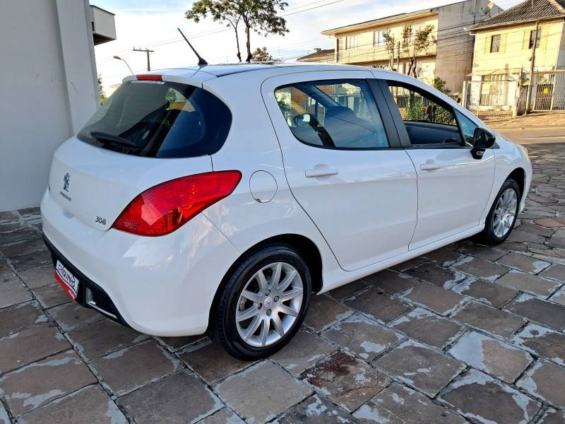 PEUGEOT - 308 - 2014/2015 - Branca - R$ 49.900,00