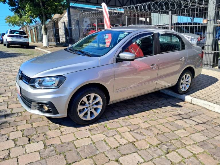VOLKSWAGEN - VOYAGE - 2016/2017 - Prata - R$ 46.900,00