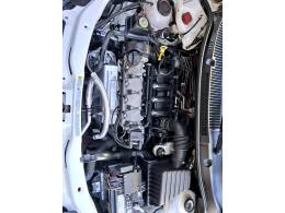 VOLKSWAGEN - VOYAGE - 2021/2022 - Branca - R$ 64.900,00