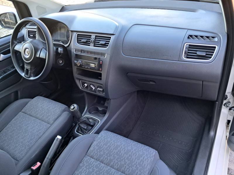 VOLKSWAGEN - FOX - 2013/2014 - Branca - R$ 42.900,00
