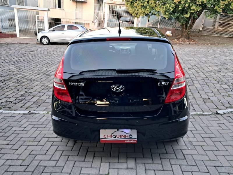 HYUNDAI - I30 - 2010/2011 - Preta - R$ 46.900,00