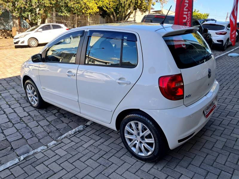 VOLKSWAGEN - FOX - 2013/2014 - Branca - R$ 42.900,00
