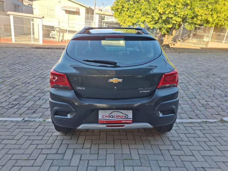 CHEVROLET - ONIX - 2017/2018 - Preta - R$ 69.900,00