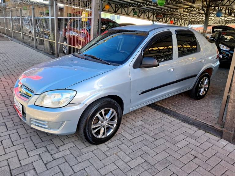 CHEVROLET - PRISMA - 2010/2011 - Prata - R$ 32.900,00