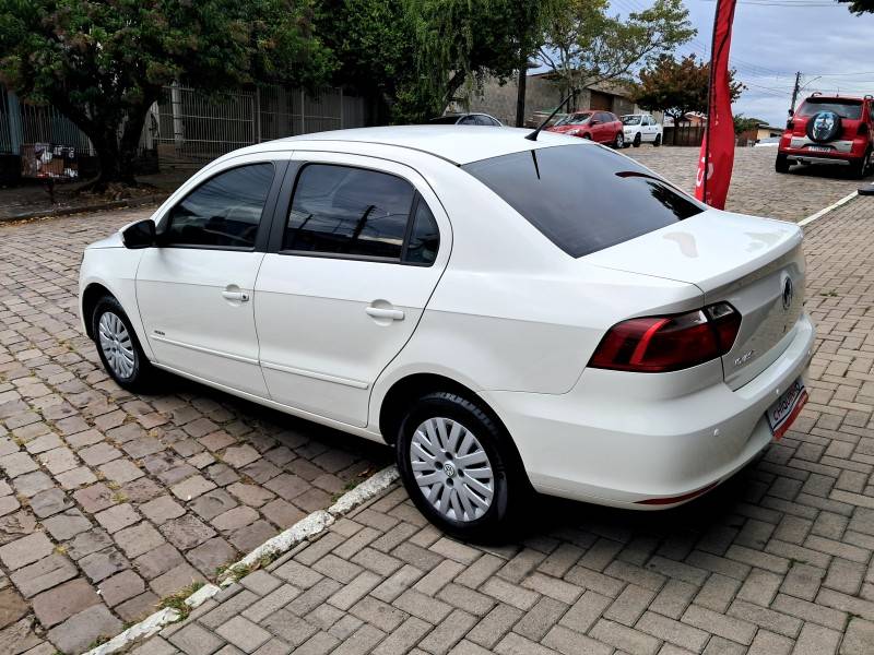 VOLKSWAGEN - VOYAGE - 2013/2014 - Branca - R$ 42.900,00