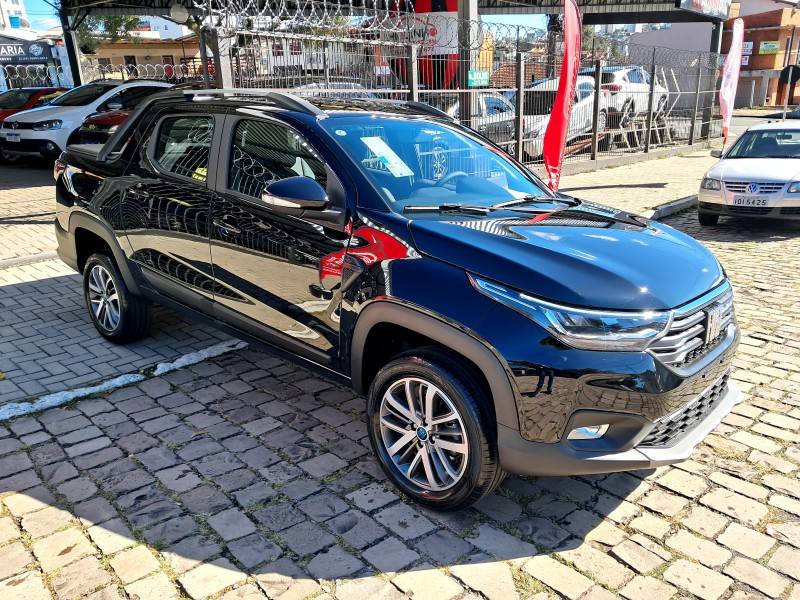FIAT - STRADA - 2025/2025 - Preta - R$ 134.990,00