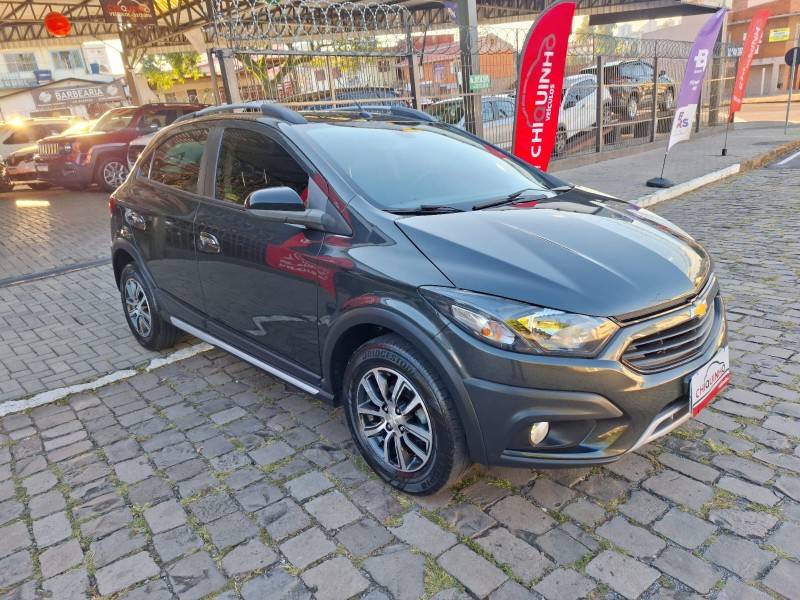 CHEVROLET - ONIX - 2017/2018 - Preta - R$ 69.900,00
