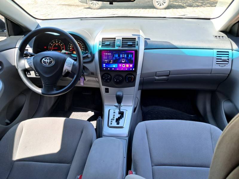 TOYOTA - COROLLA - 2013/2014 - Prata - R$ 71.900,00