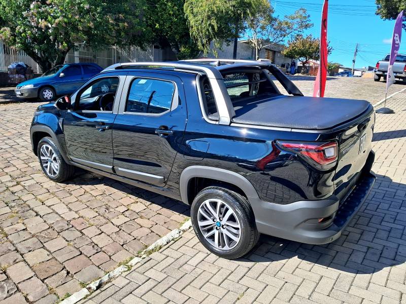 FIAT - STRADA - 2025/2025 - Preta - R$ 134.990,00