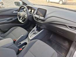 CHEVROLET - ONIX - 2022/2023 - Prata - R$ 89.900,00
