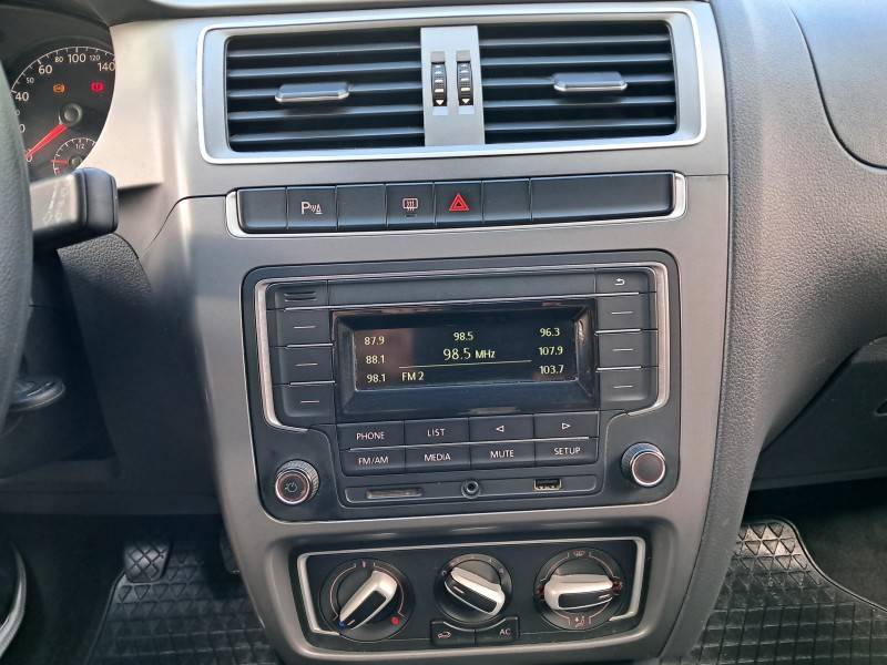 VOLKSWAGEN - FOX - 2016/2017 - Vermelha - R$ 56.900,00
