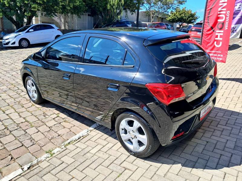 CHEVROLET - ONIX - 2018/2019 - Preta - R$ 62.900,00