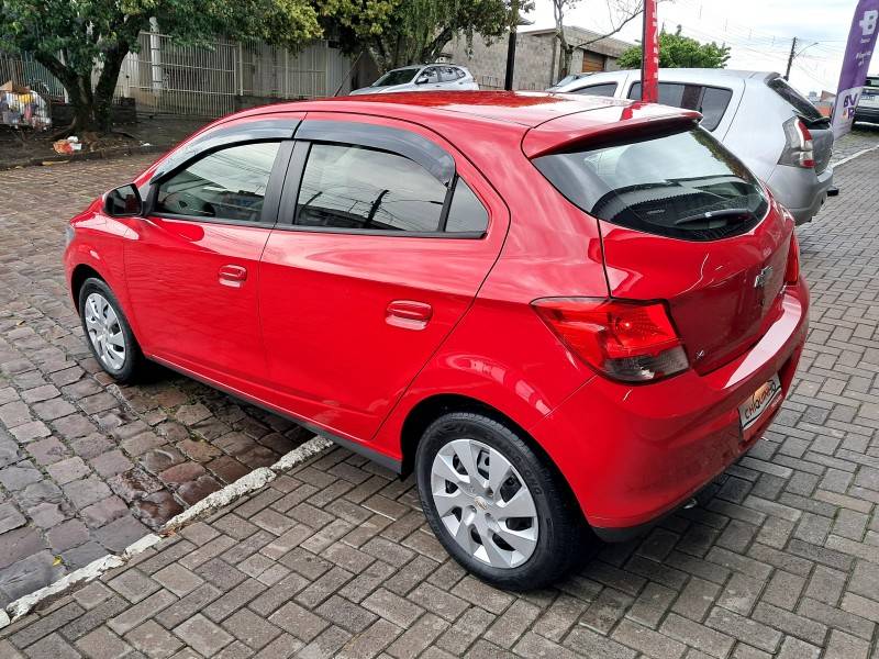 CHEVROLET - ONIX - 2013/2013 - Vermelha - R$ 45.900,00