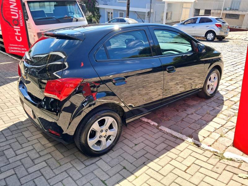 CHEVROLET - ONIX - 2018/2019 - Preta - R$ 62.900,00