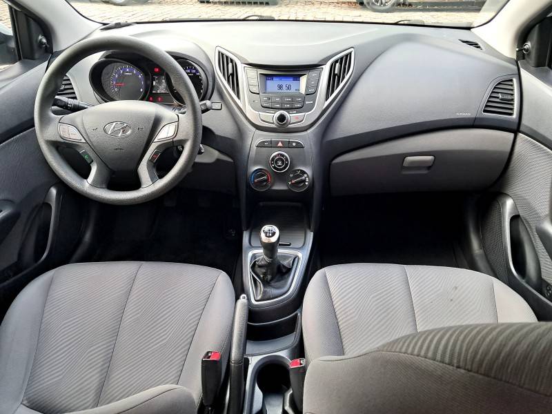 HYUNDAI - HB20S - 2015/2015 - Branca - R$ 55.900,00