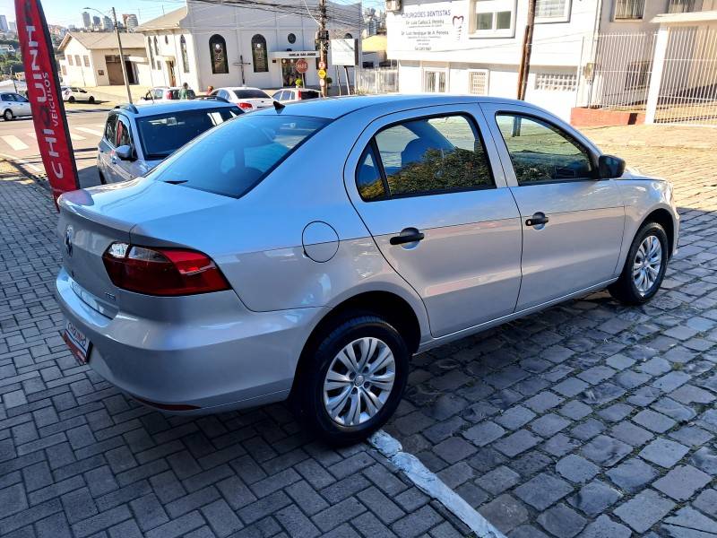 VOLKSWAGEN - VOYAGE - 2018/2018 - Prata - R$ 47.900,00