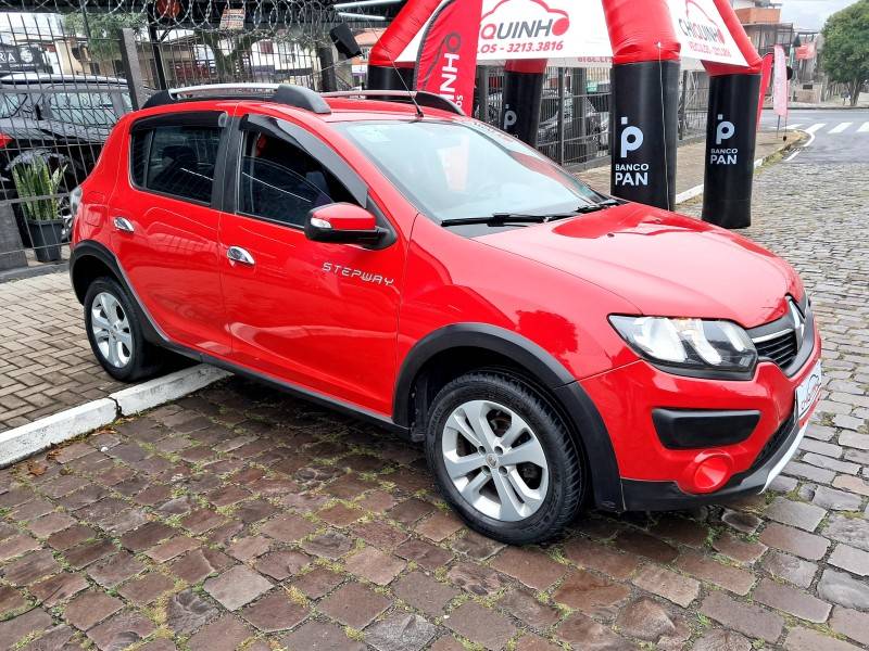 RENAULT - SANDERO - 2015/2016 - Vermelha - R$ 46.900,00
