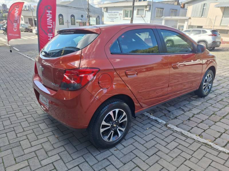 CHEVROLET - ONIX - 2012/2013 - Laranja - R$ 49.900,00