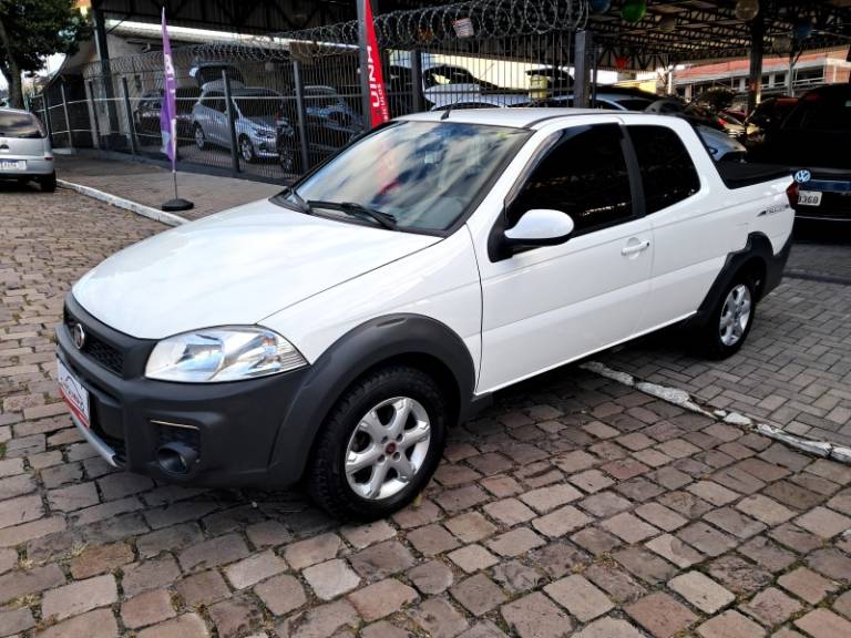 FIAT - STRADA - 2018/2019 - Branca - R$ 76.900,00