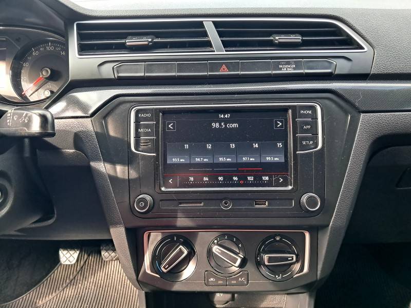 VOLKSWAGEN - SAVEIRO - 2022/2023 - Vermelha - R$ 79.900,00