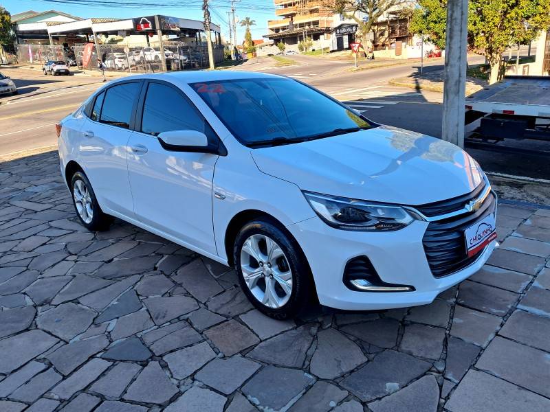 CHEVROLET - ONIX - 2022/2022 - Branca - R$ 79.900,00
