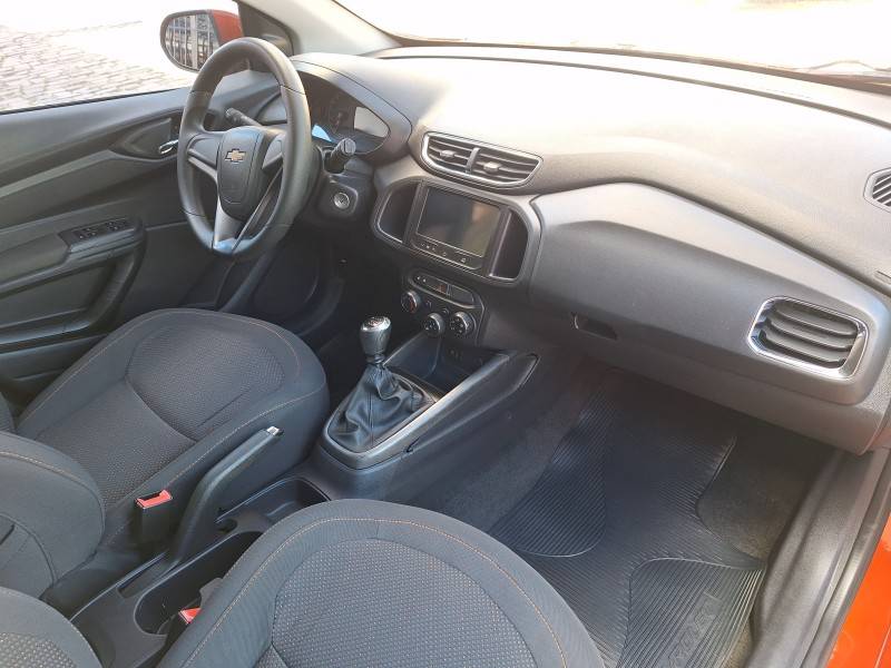 CHEVROLET - ONIX - 2012/2013 - Laranja - R$ 49.900,00