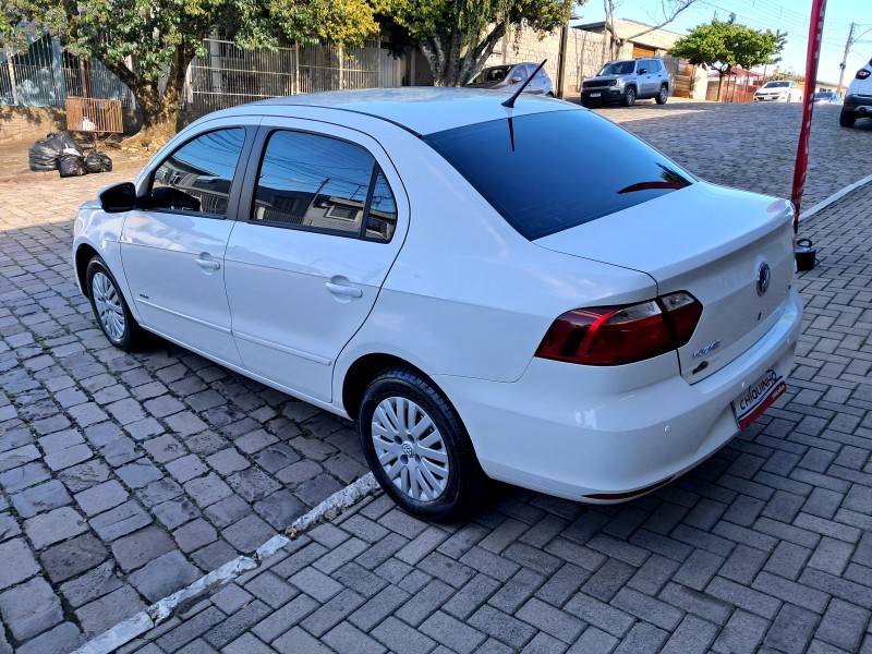 VOLKSWAGEN - VOYAGE - 2013/2014 - Branca - R$ 42.900,00