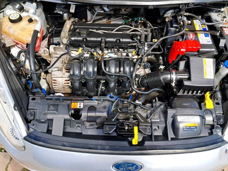 FORD - FIESTA - 2013/2014 - Prata - R$ 39.900,00