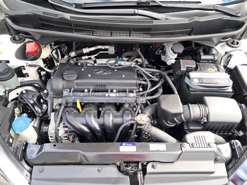 HYUNDAI - HB20S - 2015/2015 - Branca - R$ 55.900,00