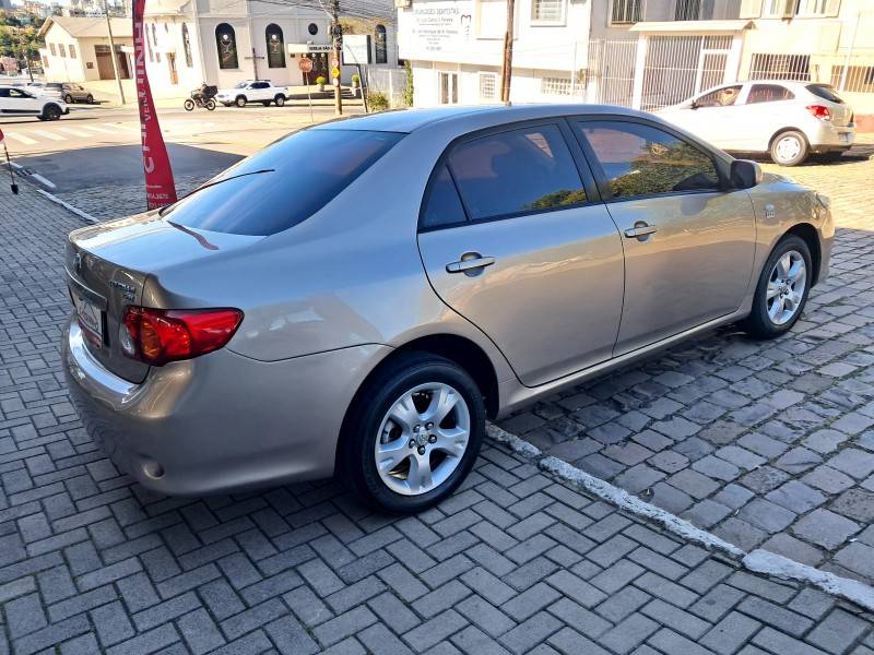 TOYOTA - COROLLA - 2010/2011 - Bege - R$ 56.900,00