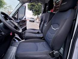 IVECO - DAILY - 2021/2022 - Prata - R$ 184.900,00