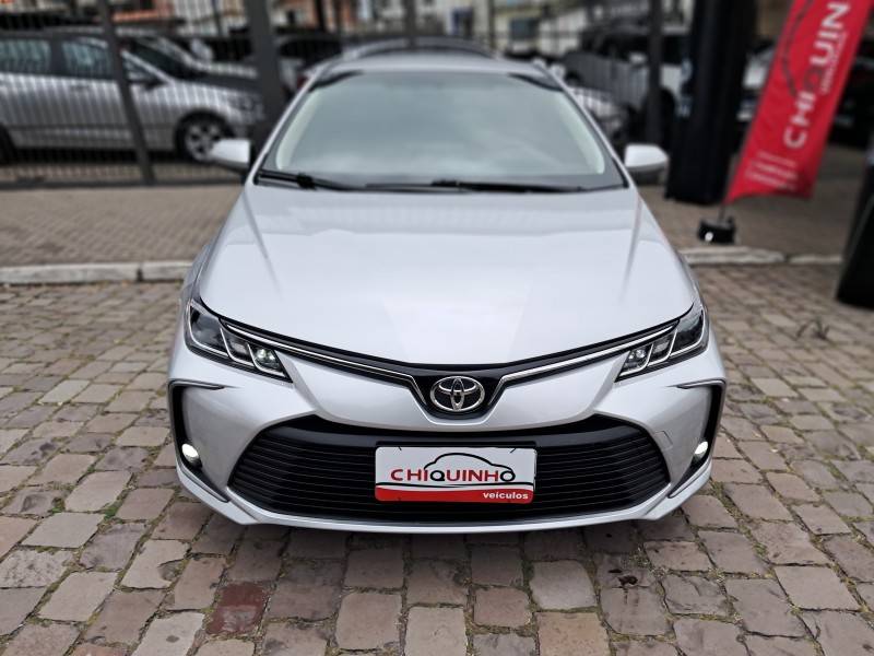 TOYOTA - COROLLA - 2021/2022 - Prata - R$ 124.900,00