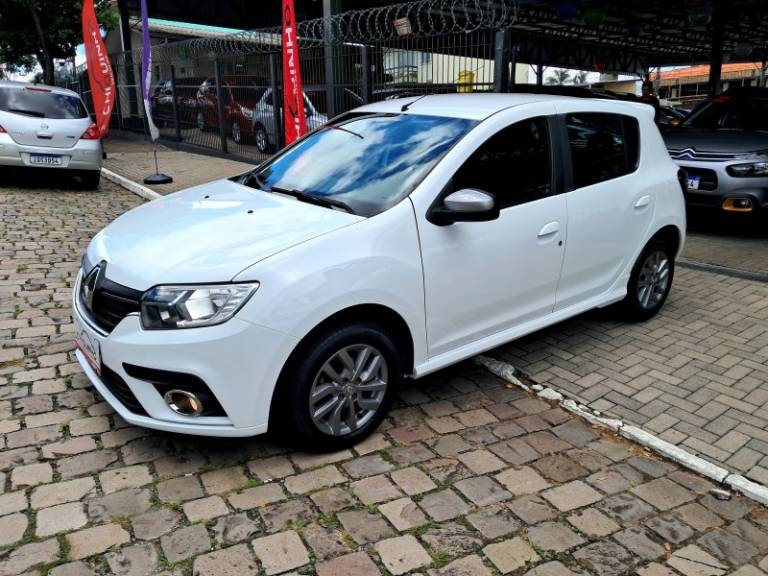 RENAULT - SANDERO - 2020/2021 - Branca - R$ 59.900,00