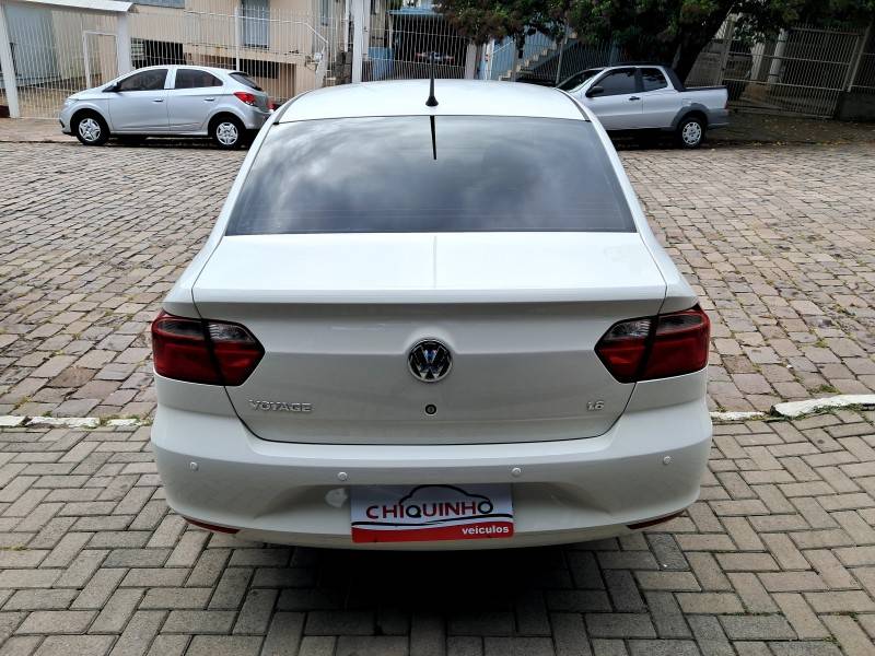 VOLKSWAGEN - VOYAGE - 2013/2014 - Branca - R$ 42.900,00