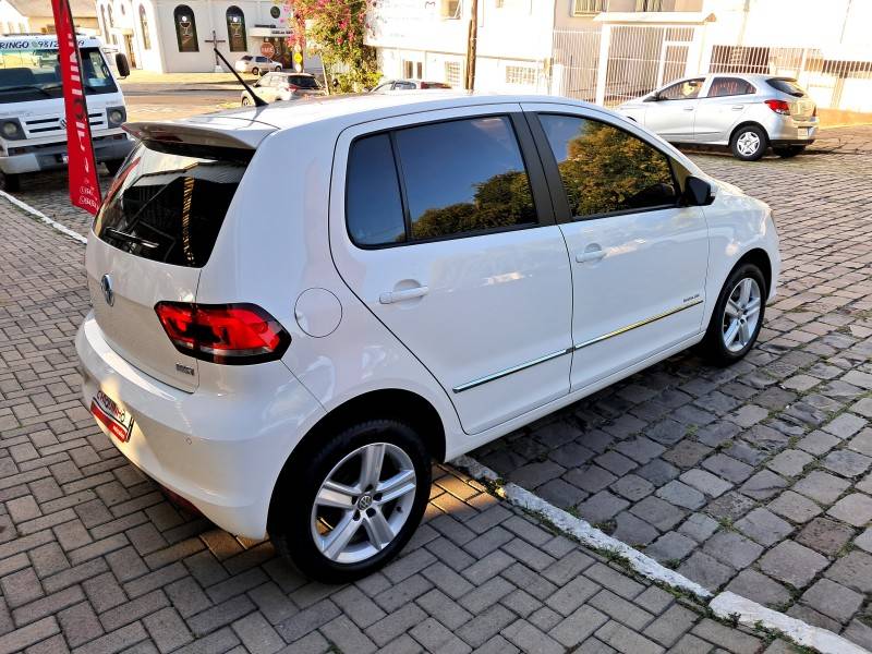 VOLKSWAGEN - FOX - 2015/2016 - Branca - R$ 53.900,00
