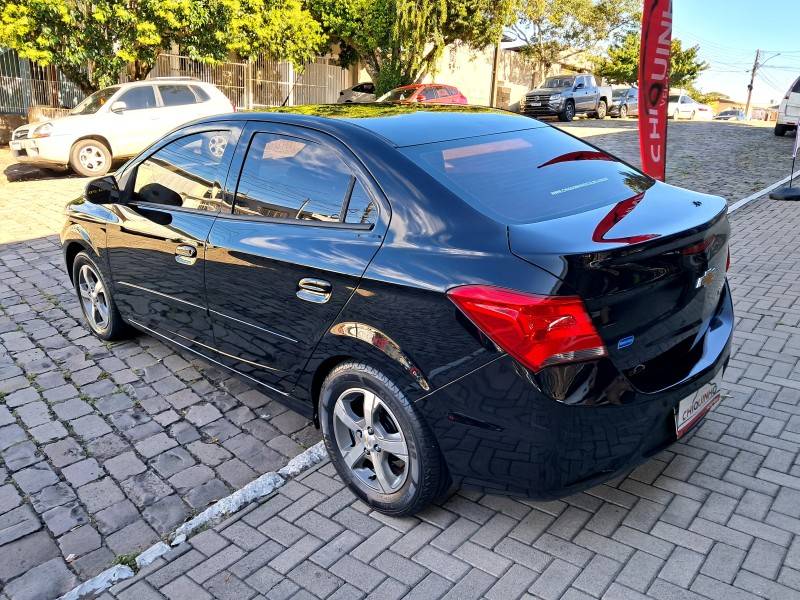 CHEVROLET - PRISMA - 2016/2017 - Preta - R$ 64.900,00