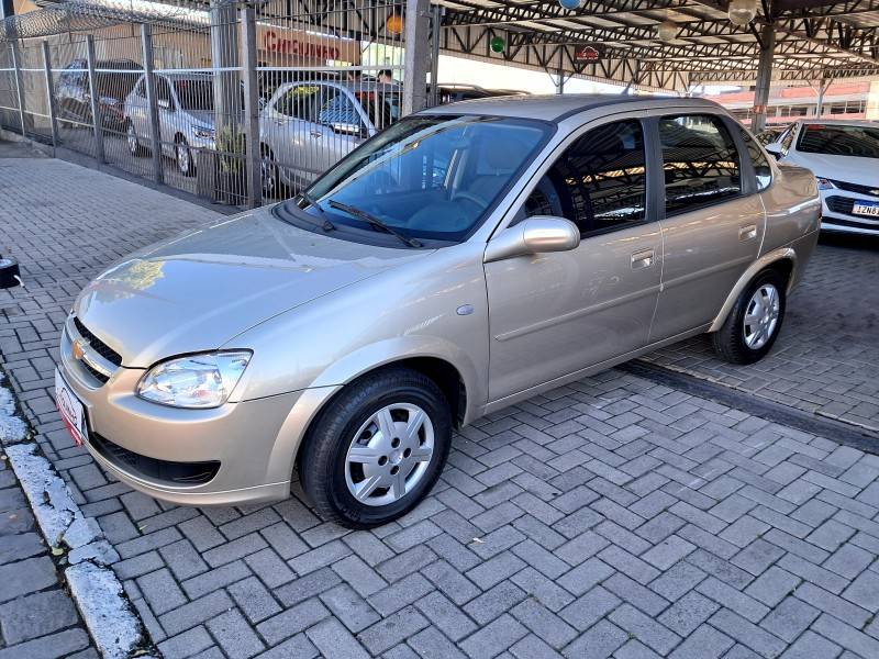 CHEVROLET - CLASSIC - 2013/2014 - Bege - R$ 32.900,00