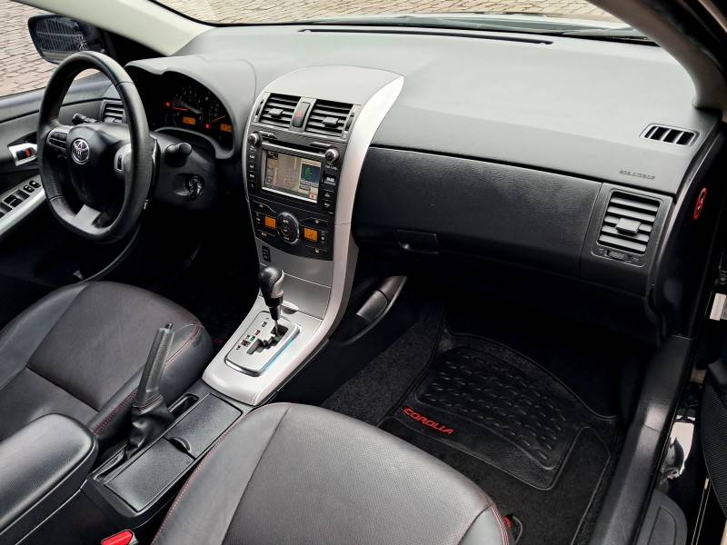 TOYOTA - COROLLA - 2013/2014 - Preta - R$ 74.900,00