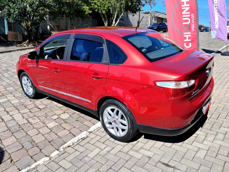 FIAT - GRAND SIENA - 2014/2015 - Vermelha - R$ 42.900,00