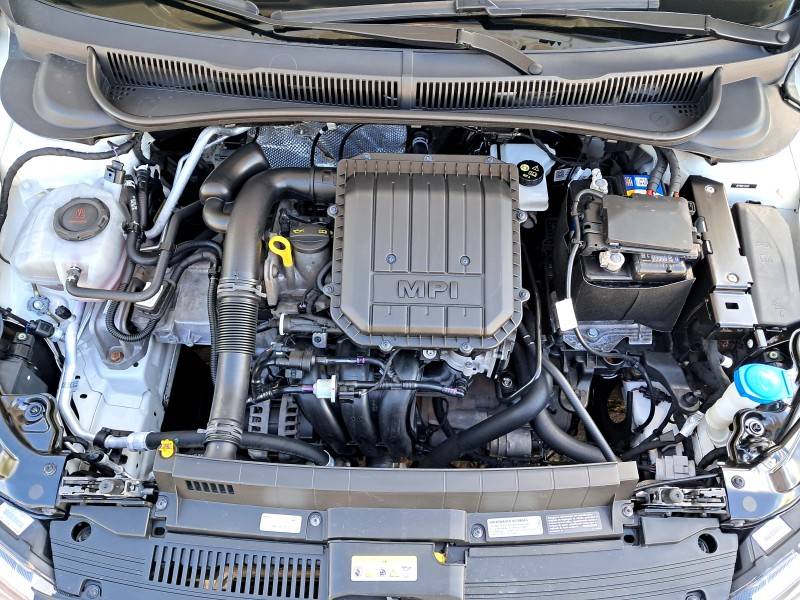 VOLKSWAGEN - POLO - 2023/2024 - Branca - R$ 76.900,00