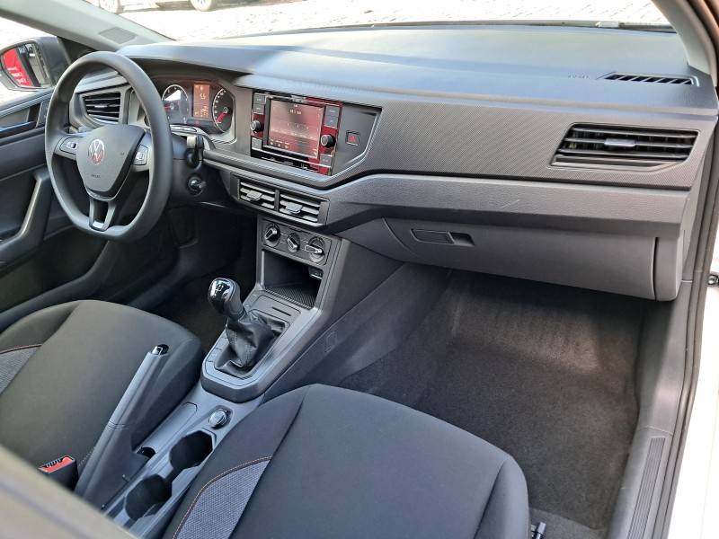 VOLKSWAGEN - POLO - 2023/2024 - Branca - R$ 76.900,00