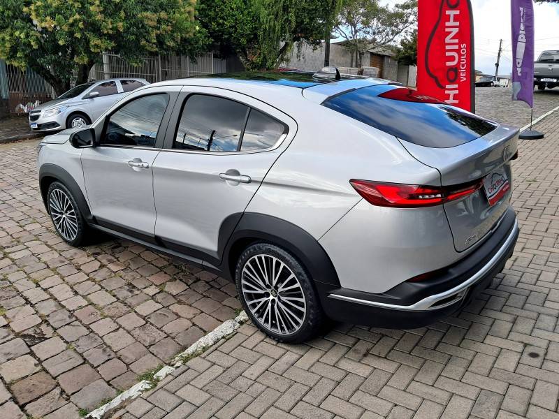 FIAT - FASTBACK - 2022/2023 - Prata - R$ 118.900,00