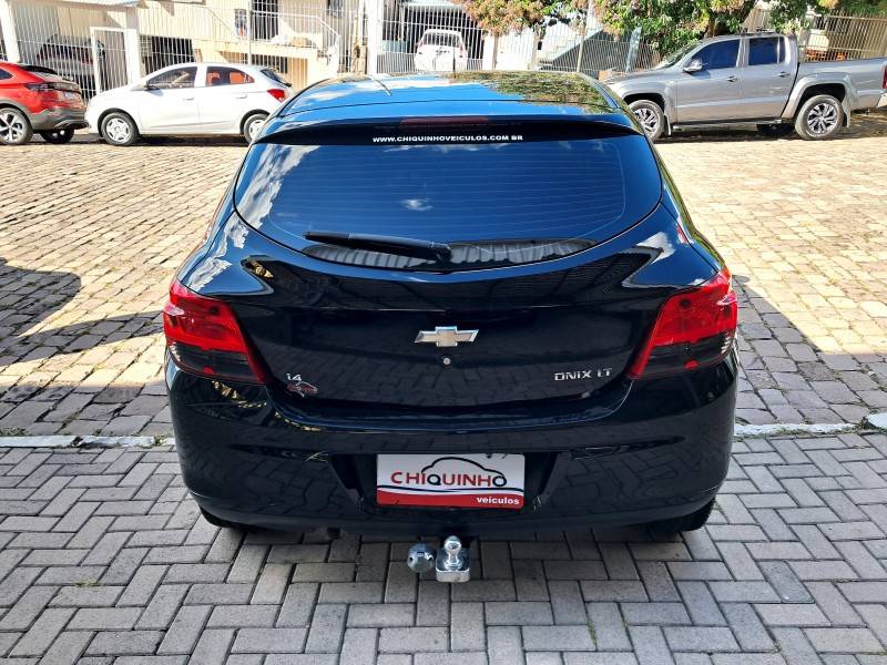 CHEVROLET - ONIX - 2013/2014 - Preta - R$ 48.900,00