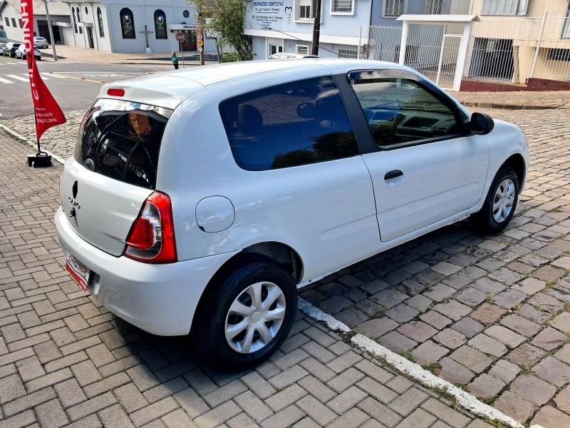 RENAULT - CLIO - 2013/2014 - Branca - R$ 24.900,00