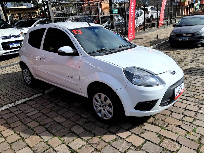 FORD - KA - 2012/2013 - Branca - R$ 31.900,00