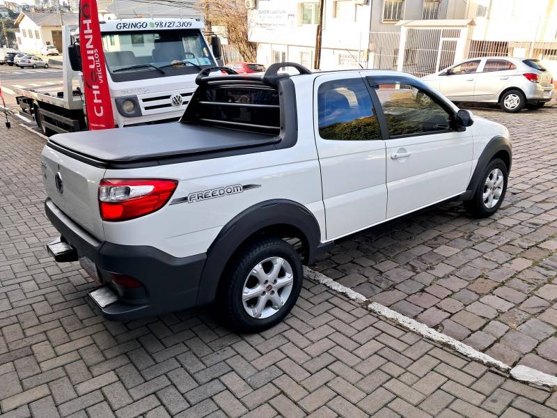 FIAT - STRADA - 2018/2019 - Branca - R$ 76.900,00