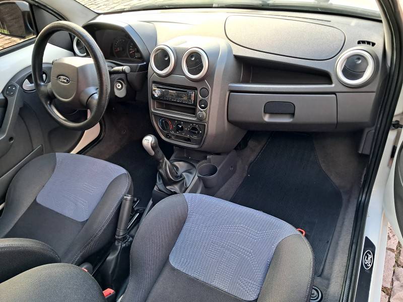 FORD - KA - 2012/2013 - Branca - R$ 31.900,00